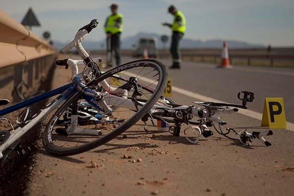 Aprobada la nueva ley de tráfico con más protección para los ciclistas y castigos más severos para conductores imprudentes