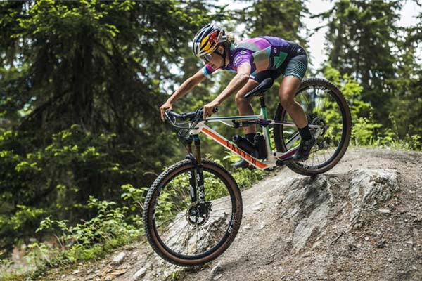 Canyon Bicycles presenta la Lux Trail, una bicicleta supervitaminada de XC y Trail