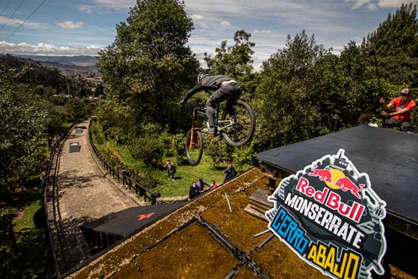 Adrien Loron gana el Red Bull Monserrate Cerro Abajo 2021