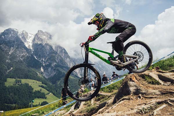 Copa del Mundo de Descenso 2021: Troy Brosnan y Camille Balanche son los más rápidos en Leogang