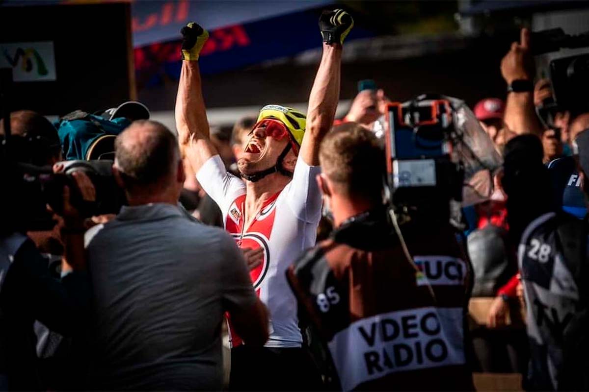 En TodoMountainBike: Nino Schurter a sus fans tras ganar su noveno título mundial: "Me habéis dado alas"