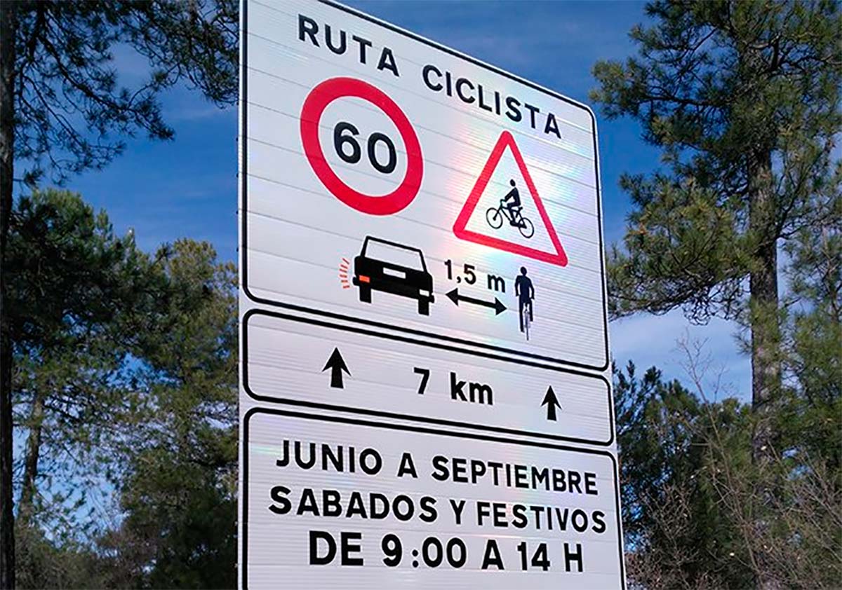 La DGT propone una nueva medida para adelantar a los ciclistas en carretera