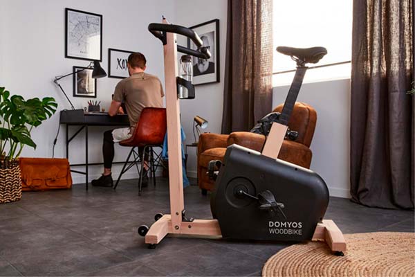 Decathlon presenta la Domyos Woodbike, una bicicleta estática de diseño sostenible