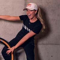 Emily Batty, la estrella canadiense del XCO, se une a la familia Canyon