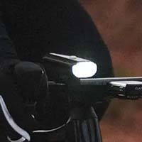 Deporvillage amplía su catálogo propio con una línea de luces y una nueva gama de sillines