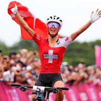Jolanda Neff se lleva el oro olímpico de XCO, Sina Frei la plata y Linda Indergand el bronce
