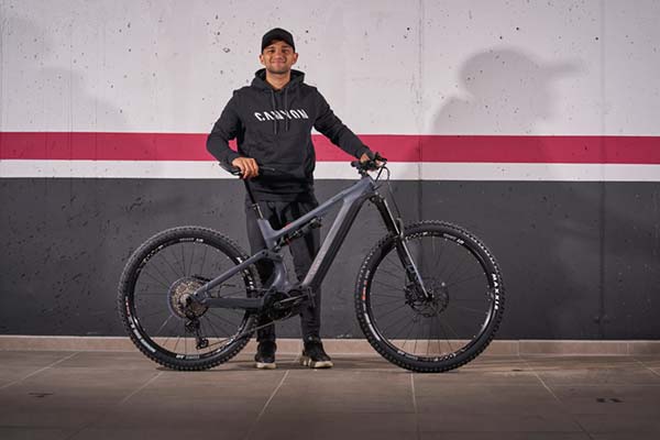 El piloto de MotoGP Jorge Martín se une a la familia Canyon