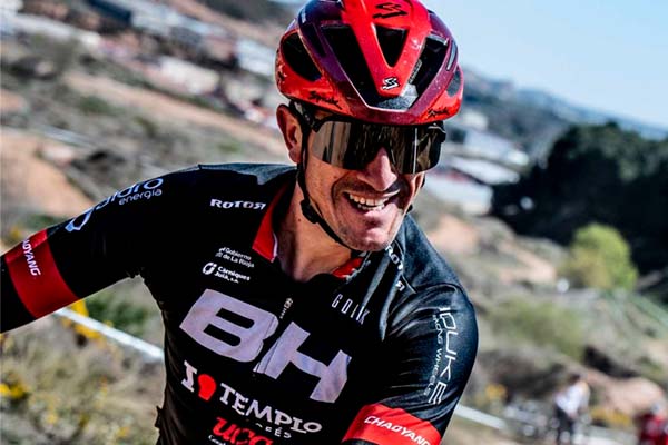 Carlos Coloma abre una escuela de Mountain Bike en la localidad alicantina de La Nucía