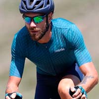 Super Light de RH+, un maillot hecho para los días más calurosos del verano