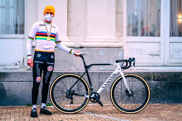 Campeonato del Mundo de Ciclocross 2021: los mejores momentos de las carreras Élite