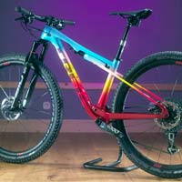 El montaje paso a paso de una réplica de la Trek Supercaliber 9.9 de Jolanda Neff