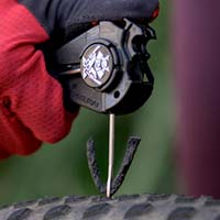 Sahmurai Switchblade, una multiherramienta de 7 funciones con kit de reparación Tubeless