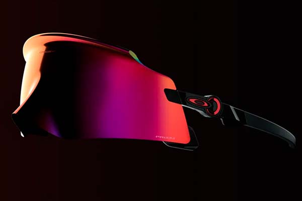 Oakley presenta las Kato, unas gafas deportivas que se adaptan como una máscara