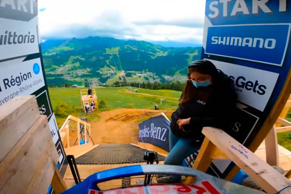 Copa del Mundo de Descenso 2021: la pista de Les Gets desde la bici de Brook MacDonald