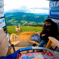 Copa del Mundo de Descenso 2021: la pista de Les Gets desde la bici de Brook MacDonald