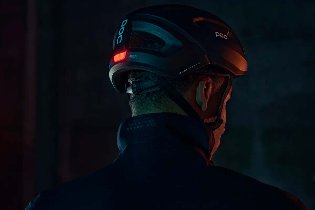En TodoMountainBike: POC lanza el Omne Eternal, el primer casco con luz autoalimentada de energía infinita