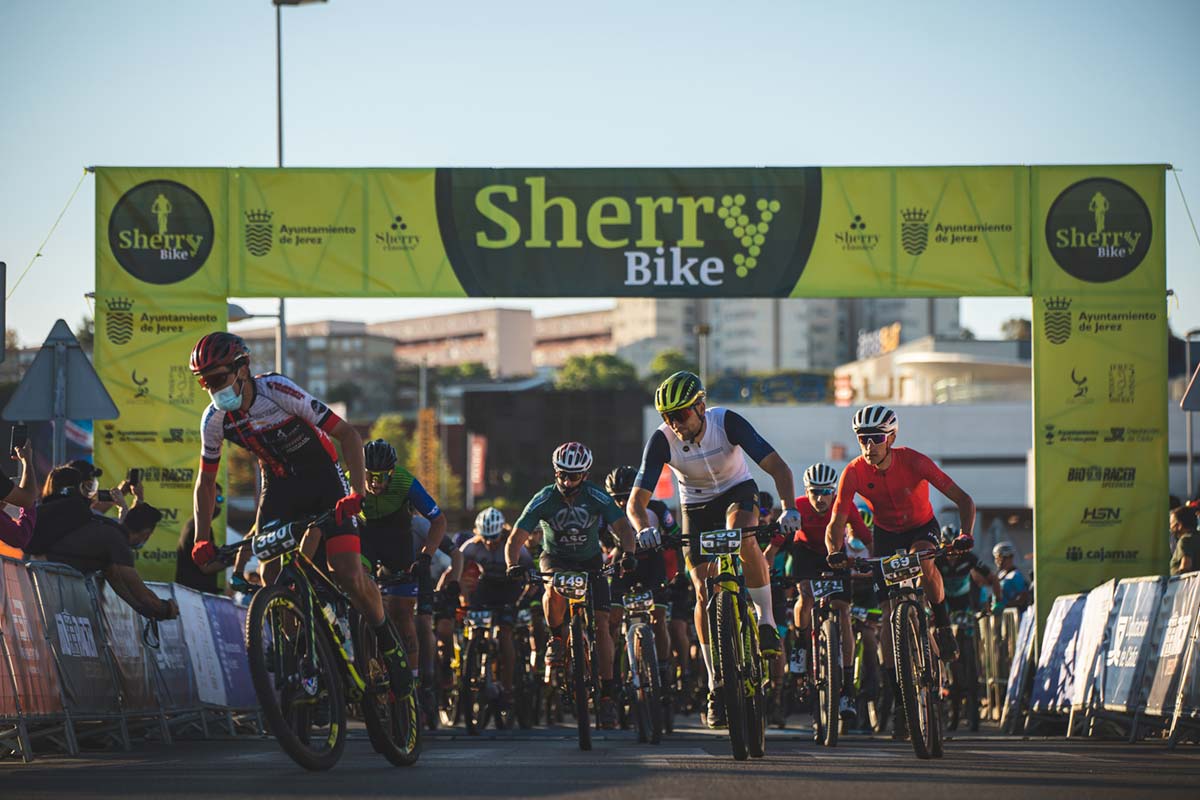 Exitoso estreno de Sherry Bike con victoria para los jerezanos Iván Vargas y Ana María Bejarano
