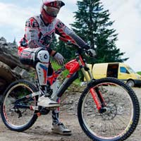 ¿Son las bicicletas de Descenso actuales más rápidas que las antiguas? Steve Peat tiene la respuesta