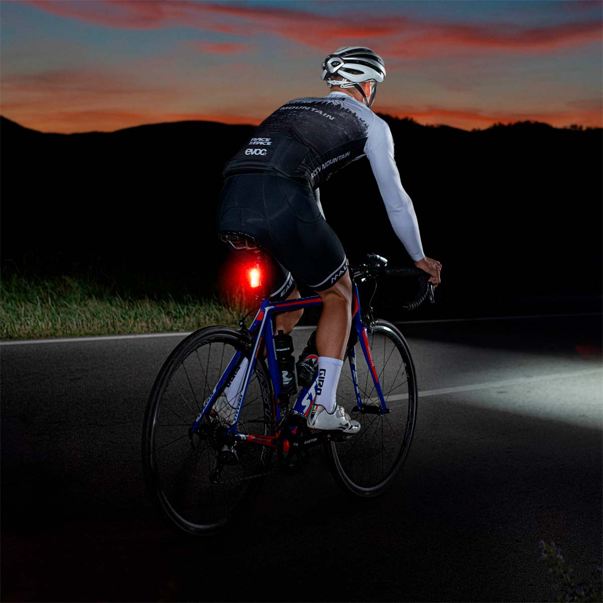 Sigma Sport presenta el Blaze Flash, un faro trasero con luz de freno y dos modos de luz intermitente