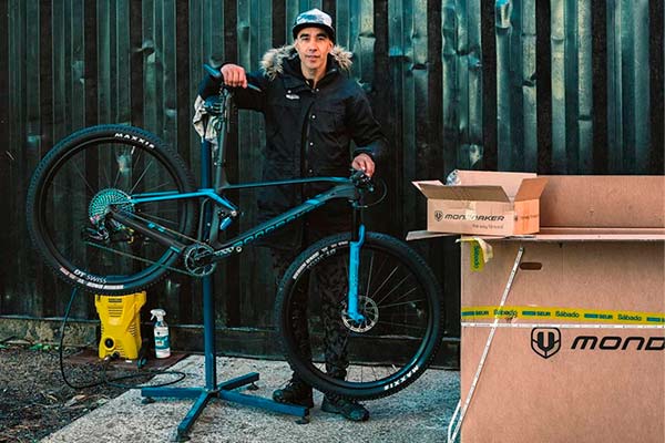 Desembalado y montaje de la Mondraker F-Podium de Tomi Misser