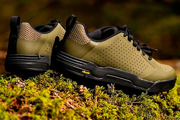 Bontrager Flatline, las zapatillas favoritas de Casey Brown para pedales de plataforma