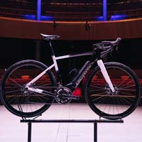 Berria Belador Hybrid HP, una bici eléctrica de carretera potente en el asfalto y lista para el gravel ligero