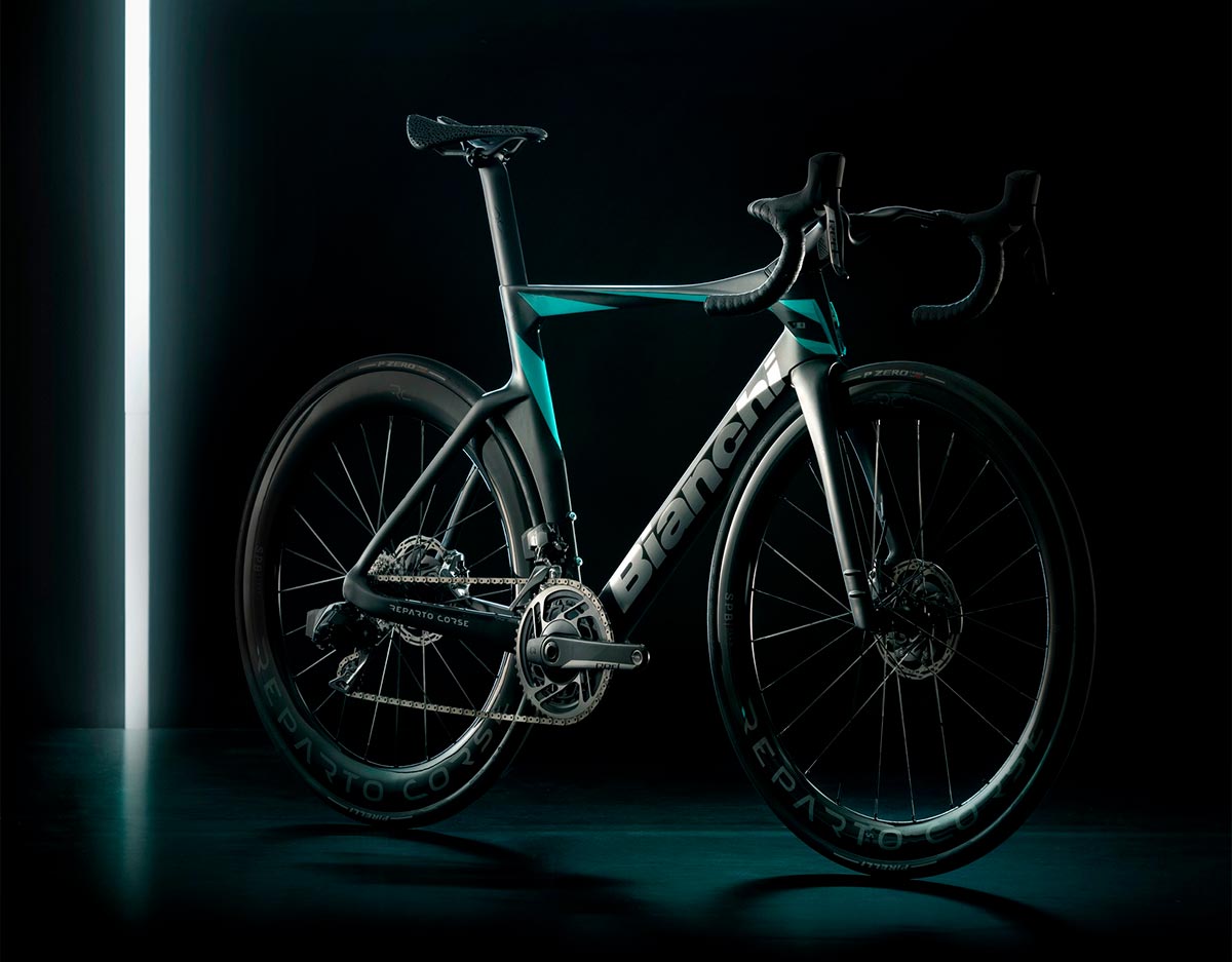 Así es la Bianchi Oltre, una innovadora bici de carretera con deflectores aerodinámicos