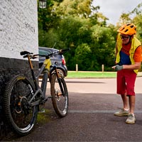 Brendan Fairclough poniendo a prueba su nueva Scott Genius ST 900 Tuned