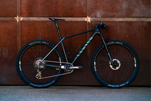 La Canyon Exceed CFR LTD se renueva con un montaje mejorado y un acabado único