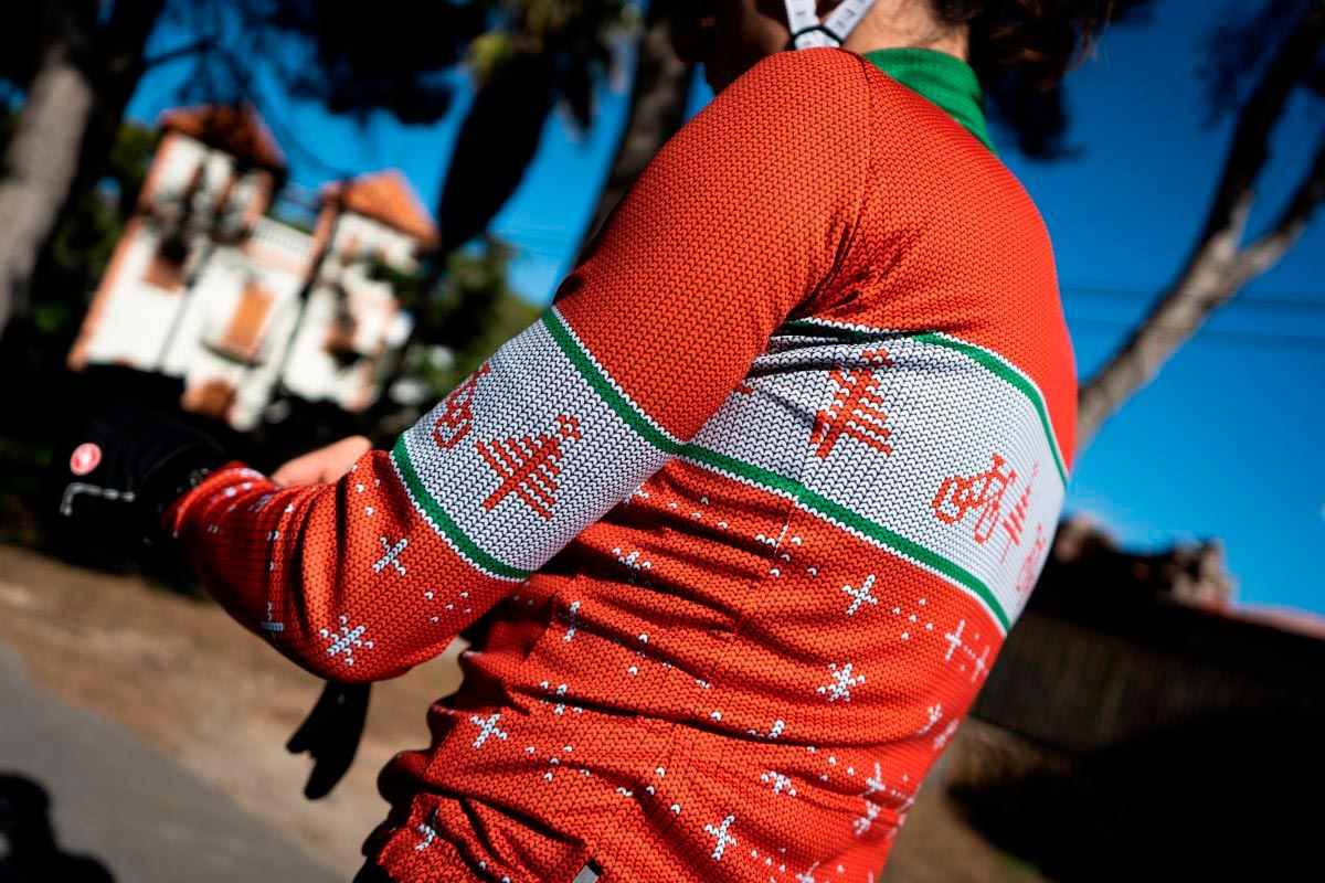 Castelli se suma a la moda de los 'jerseys navideños feos' con su maillot Ugly Christmas Jersey LTD Edition