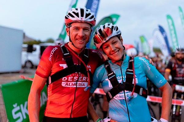 Konny y Vera Looser cumplen los pronósticos y ganan la Titan Desert Almería 2022
