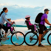 ¿Se puede llevar un pasajero en la bicicleta? Sí, pero hay normativa y multa en caso de incumplirla