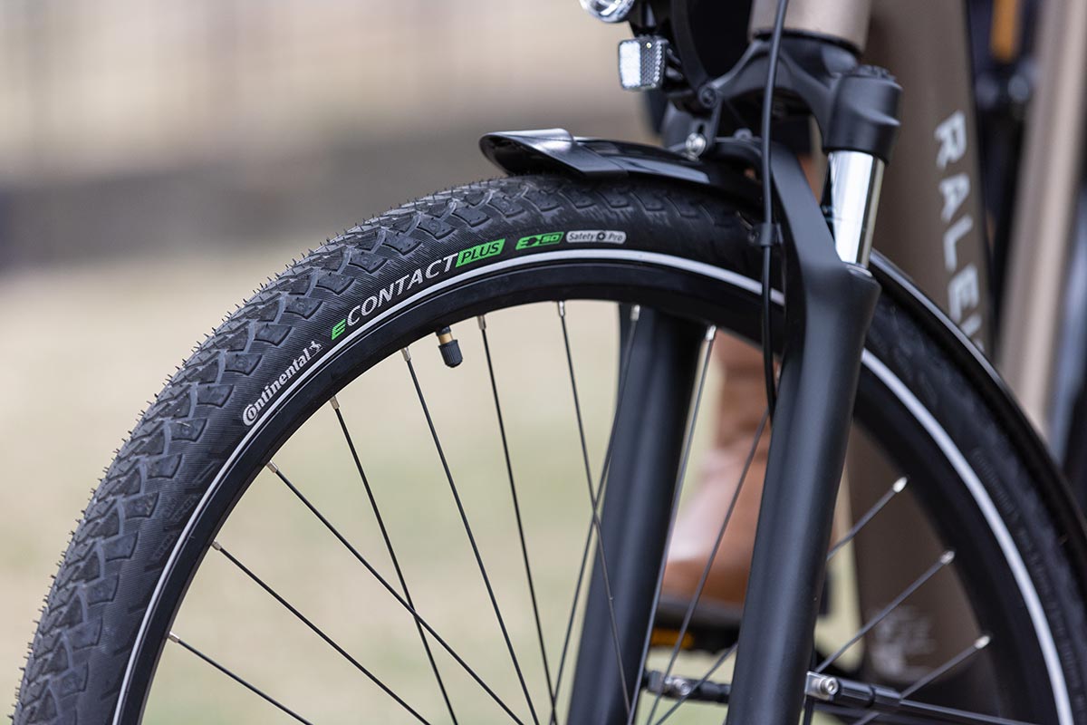 Continental eContact Plus, un neumático para bicicletas eléctricas que ahorra batería y protege de los pinchazos