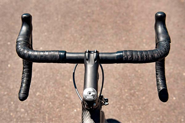 Cuándo y cómo sustituir la cinta del manillar de una bici de carretera o gravel