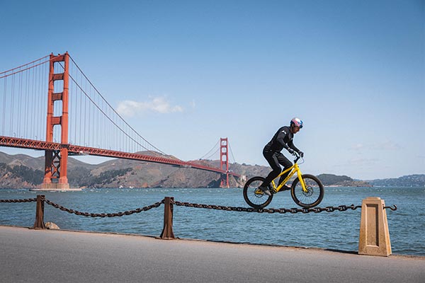 Danny MacAskill regresa a sus orígenes en 'Postal de San Francisco', su mejor vídeo de Bici Trial urbano hasta la fecha