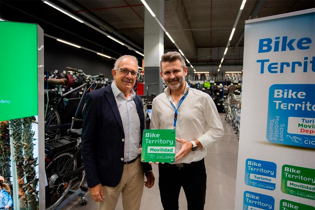 Decathlon España es la primera empresa en conseguir el sello Bike Territory Movilidad de la RFEC