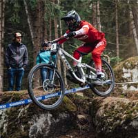 Los descensos ganadores de Myriam Nicole y Loris Vergier en la Copa del Mundo de Val Di Sole