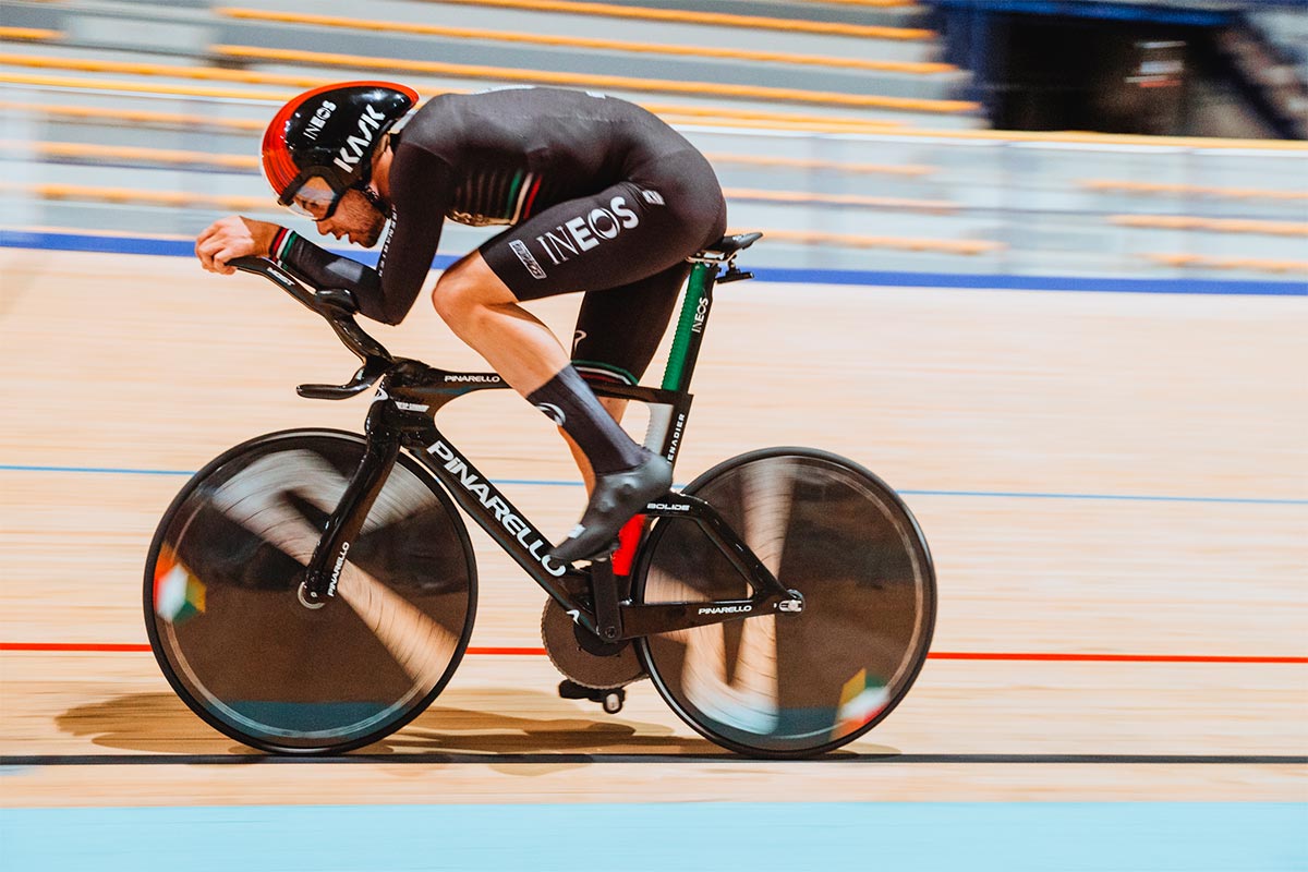 Filippo Ganna bate el récord de la hora en Pista con una bici valorada en 75.000 euros