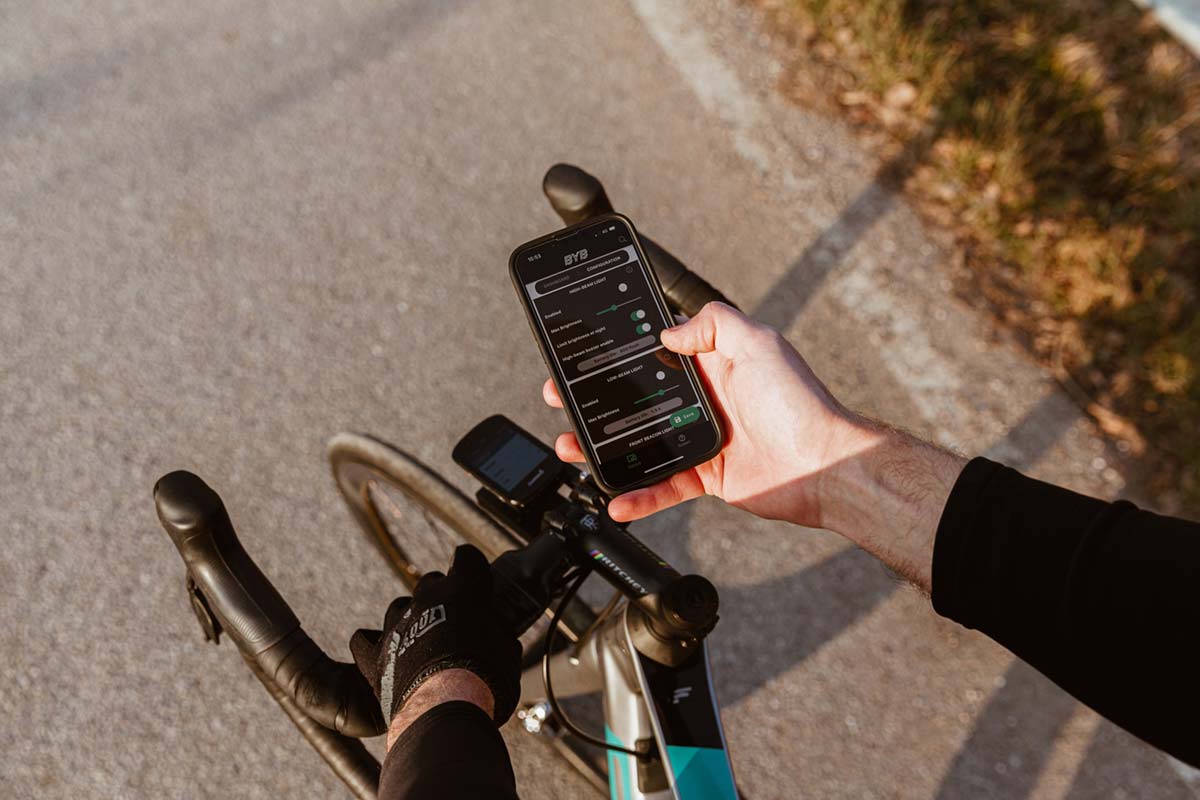 En TodoMountainBike: Focus, un compacto foco para bicicletas tan potente como los faros de un coche