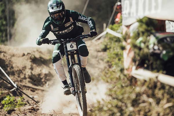 Copa del Mundo de Descenso 2022: Loris Vergier y Valentina Höll ganan en Vallnord