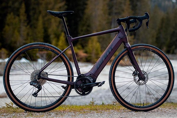 La Giant Revolt E+ promete hasta 160 km de autonomía con una batería de 500 Wh
