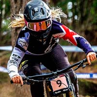 Quién es Jess Blewitt, la primera mujer que participa en la Red Bull Hardline