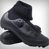 Adiós al frío en los pies con las Luck Winter MTB, unas zapatillas con suela de carbono, cierre rotativo y membrana térmica