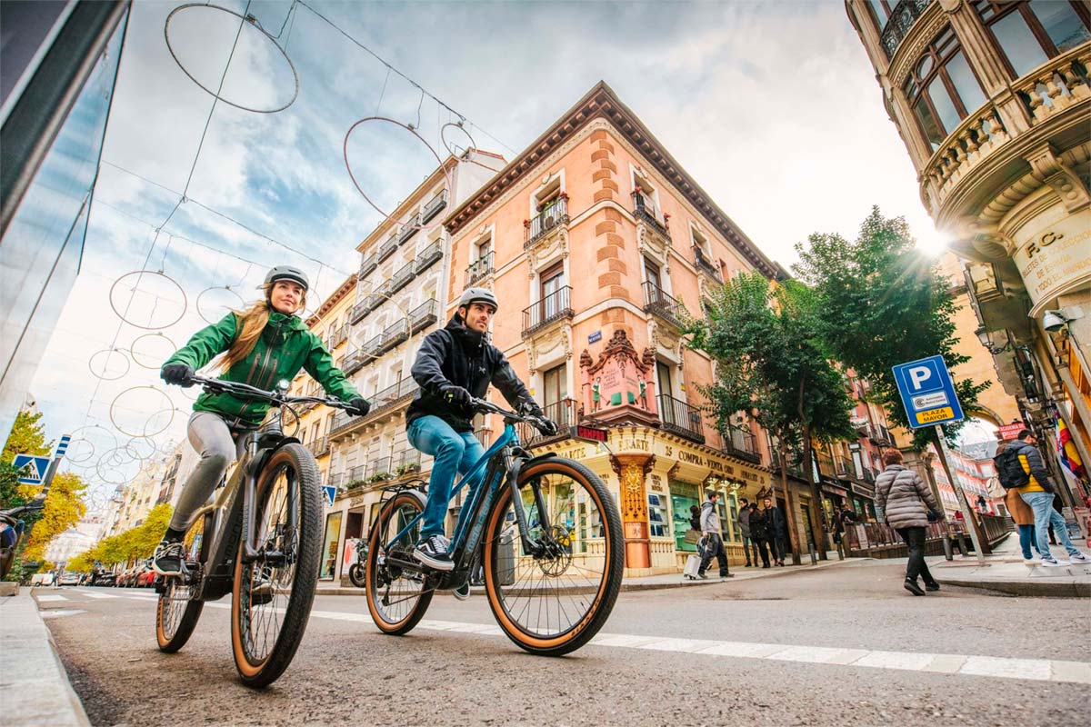 En TodoMountainBike: Mondraker Urban Cross, una gama de bicis eléctricas urbanas listas para todo