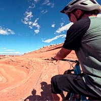 Espectacular sesión de MTB extremo en el desierto de Moab con Nate Hills y Rémy Métailler