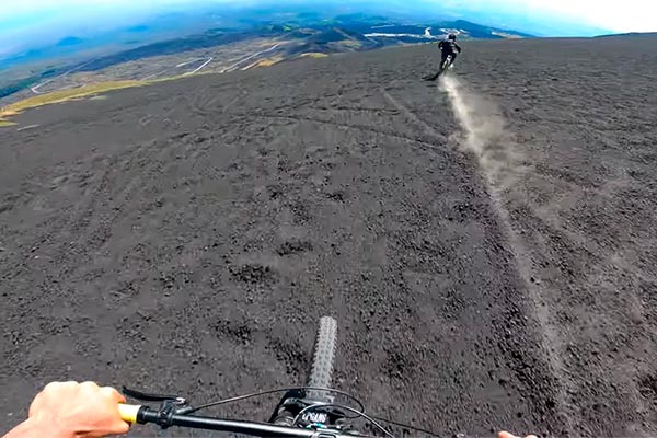 Mountain Bike extremo en el volcán Etna con Antonio Catania, Gabriele Cambria y Andrea Motta