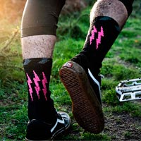 Adiós al frío y la humedad en los pies con los nuevos calcetines impermeables de Muc-Off