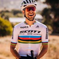 Nino Schurter y Kate Courtney renuevan con el Scott-SRAM MTB Racing hasta 2024
