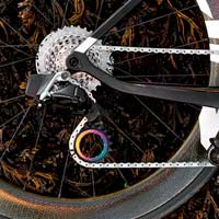 La patilla de cambio HollowCage de absoluteBlack estrena versión para los grupos de 12 velocidades de SRAM y Shimano