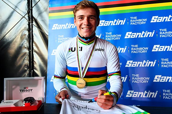 Remco Evenepoel se proclama campeón del mundo de Ciclismo en Ruta a los 22 años de edad